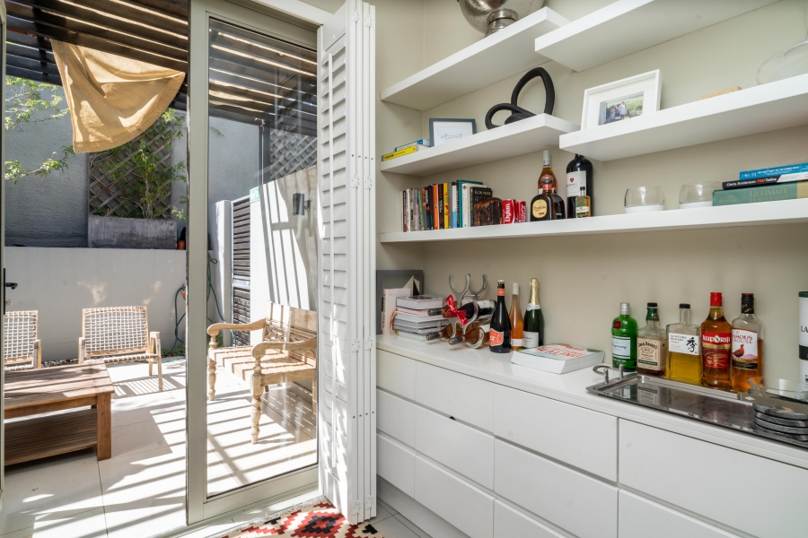 2 Bedroom Property for Sale in Vredehoek Western Cape